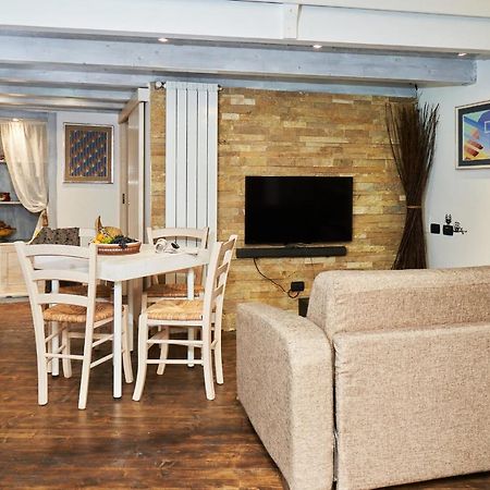 B&B Isola Dello Stampatore Лече Екстериор снимка